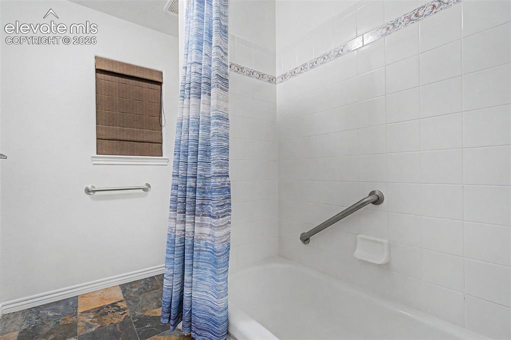 Image 42 of 49: Bathroom