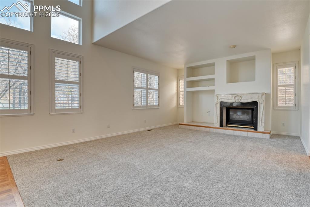 Image 20 of 46: Living Room