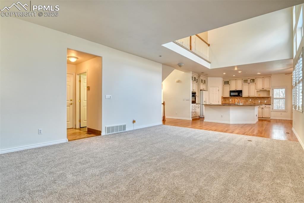 Image 22 of 46: Living Room