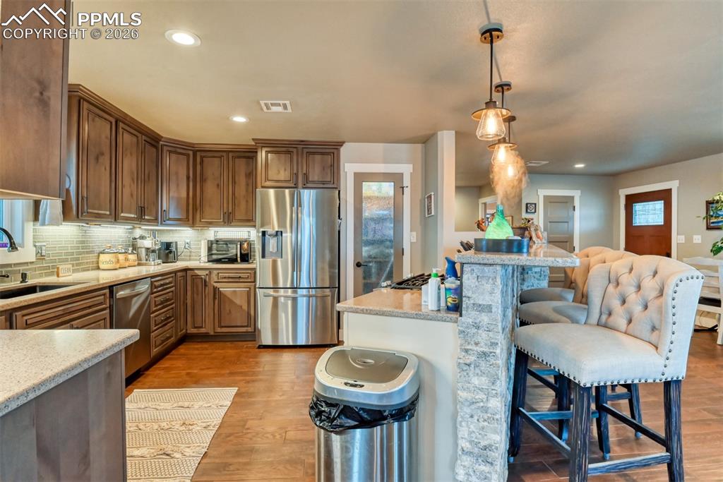 Image 7 of 50: Kitchen