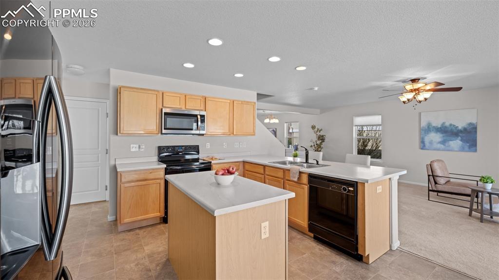 Image 10 of 48: Kitchen