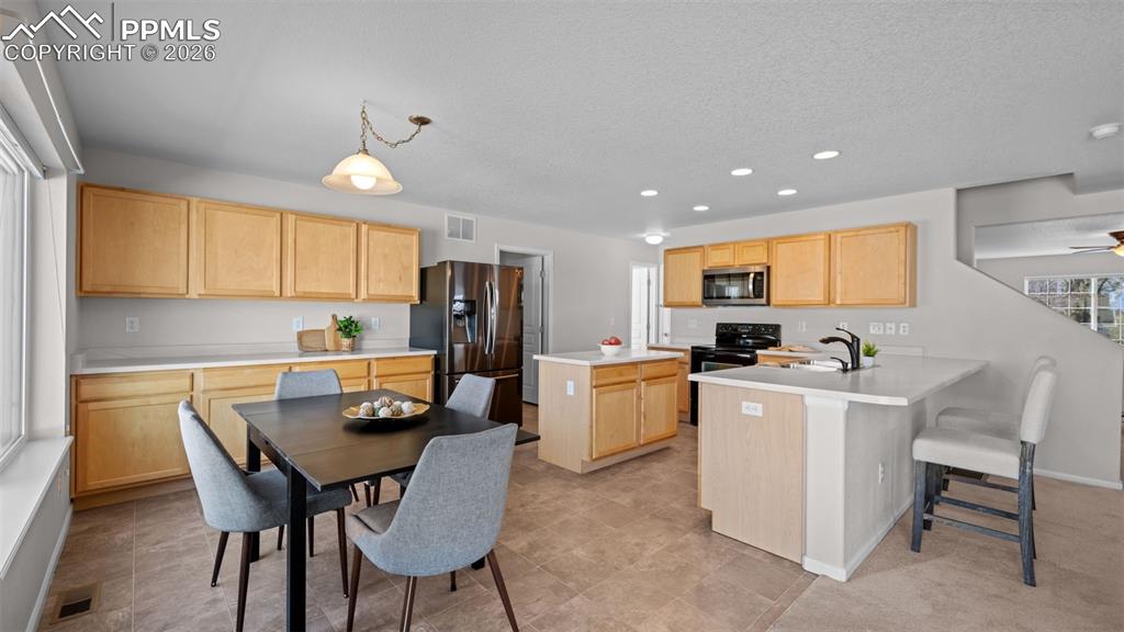 Image 11 of 48: Kitchen