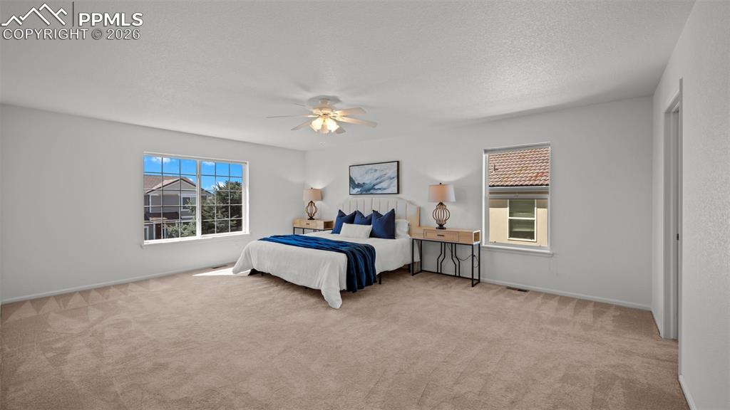 Image 19 of 48: Bedroom