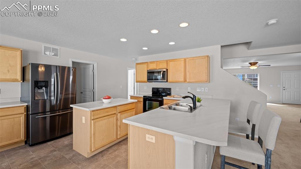 Image 9 of 48: Kitchen