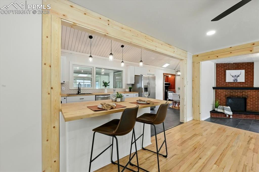 Image 20 of 32: Kitchen