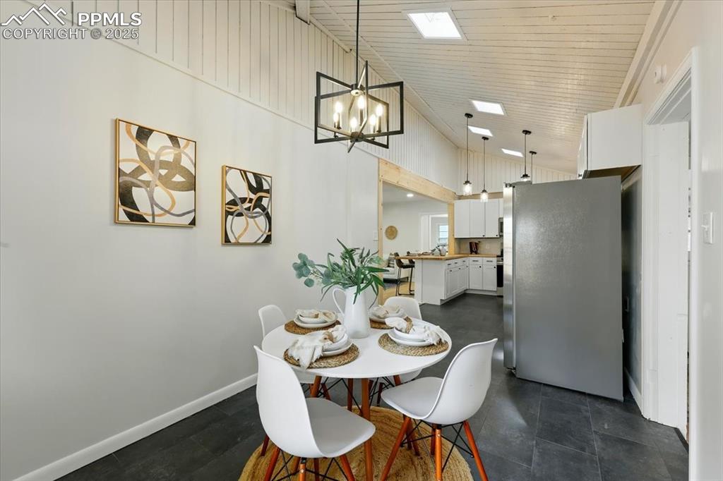 Image 25 of 32: Dining Area