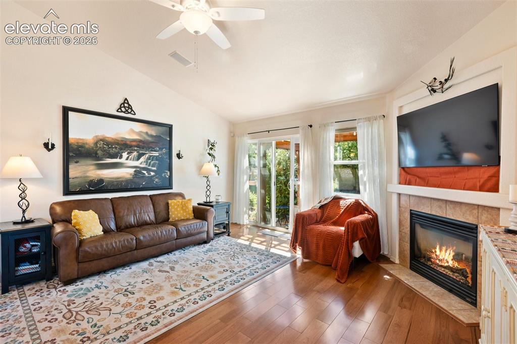 Image 13 of 50: Living Room