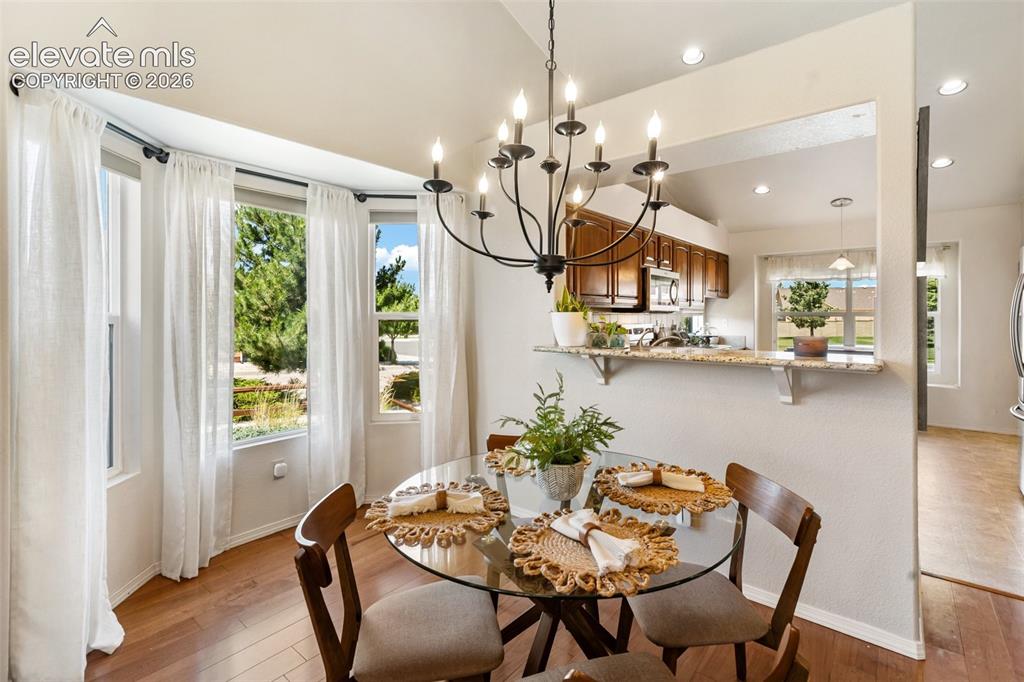 Image 16 of 50: Dining Area