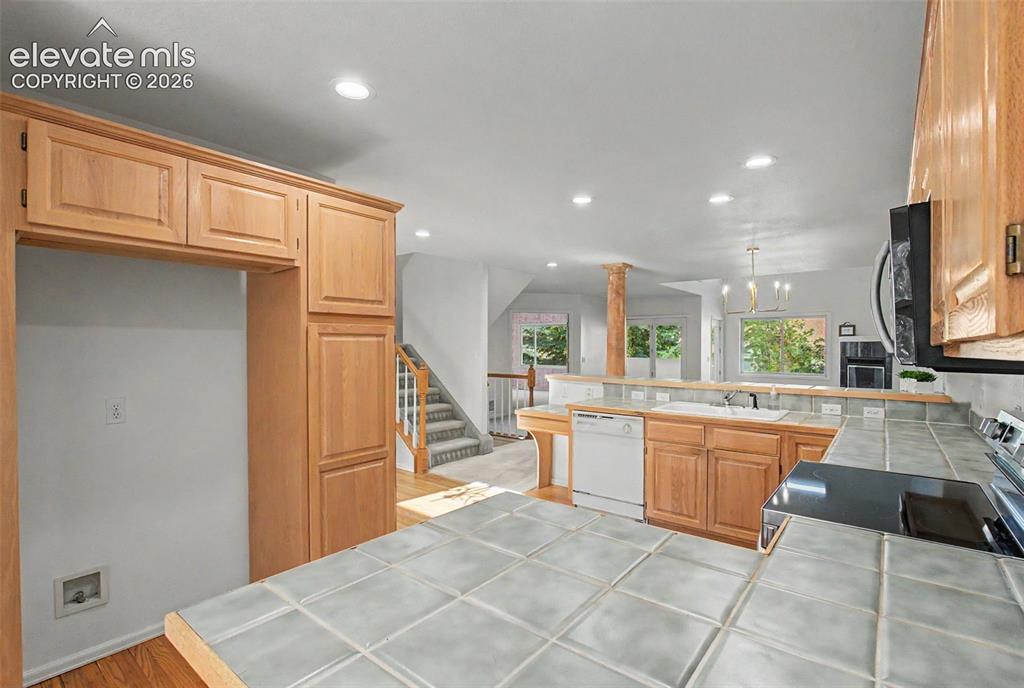 Image 7 of 39: Kitchen
