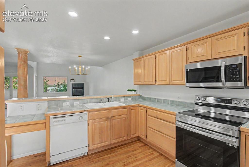 Image 8 of 39: Kitchen