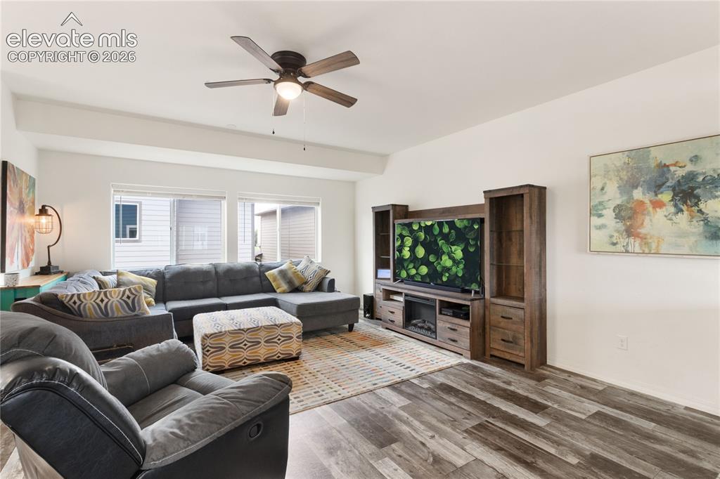 Image 4 of 37: Family Room
