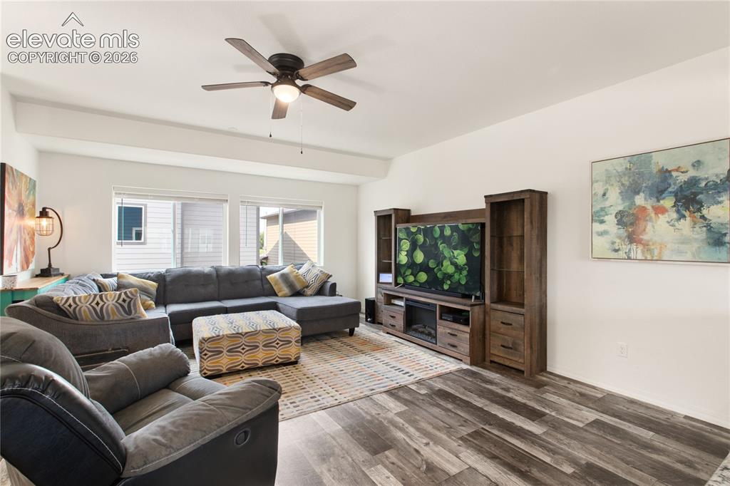 Image 5 of 37: Family Room