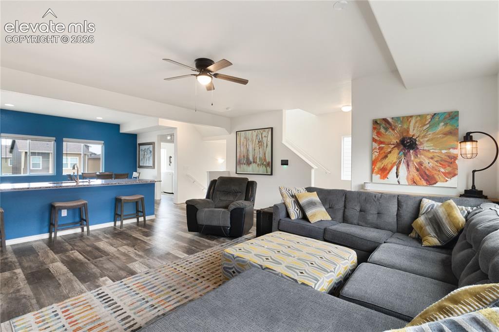 Image 7 of 37: Family Room