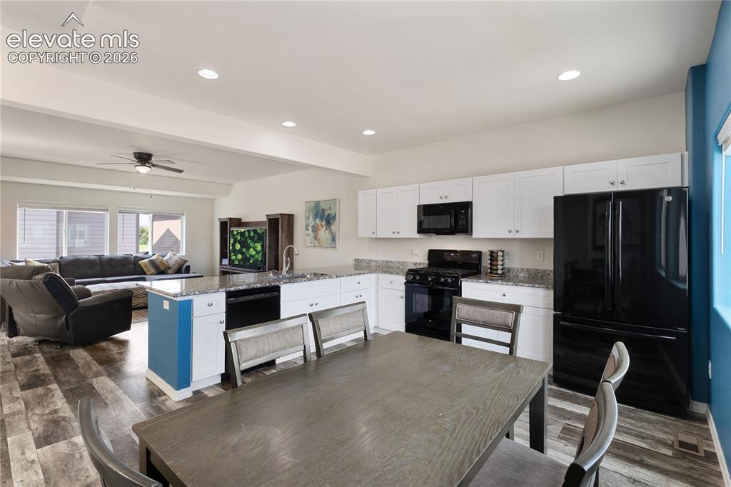 Image 9 of 37: Dining Area