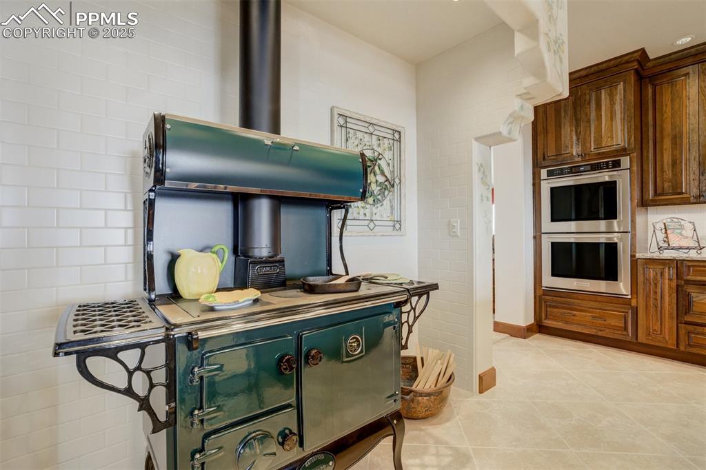 Image 21 of 50: Stanley Waterford wood burning cook stove