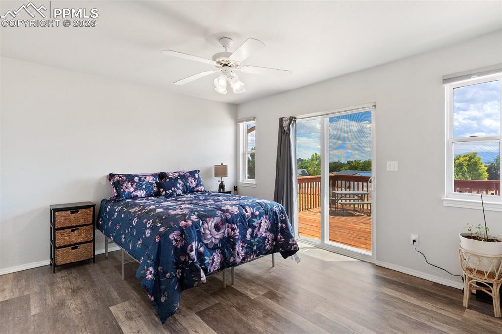 Image 11 of 27: Bedroom