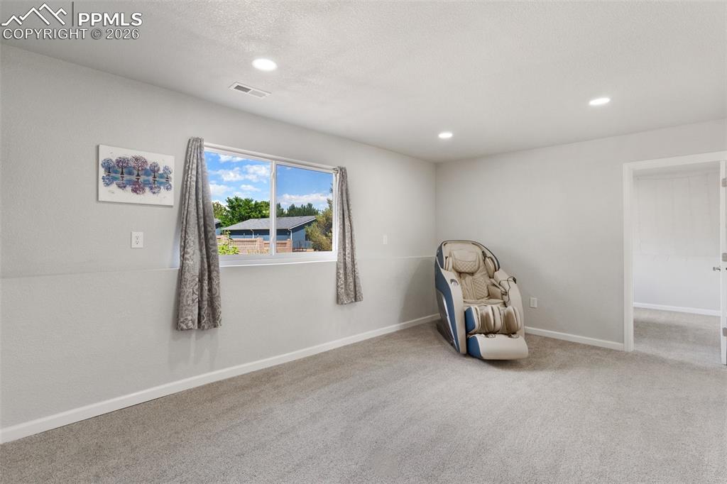 Image 18 of 27: Sitting Room