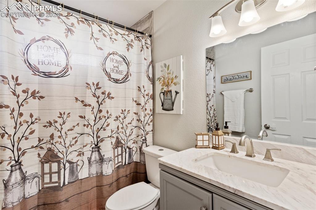 Image 21 of 27: Bathroom