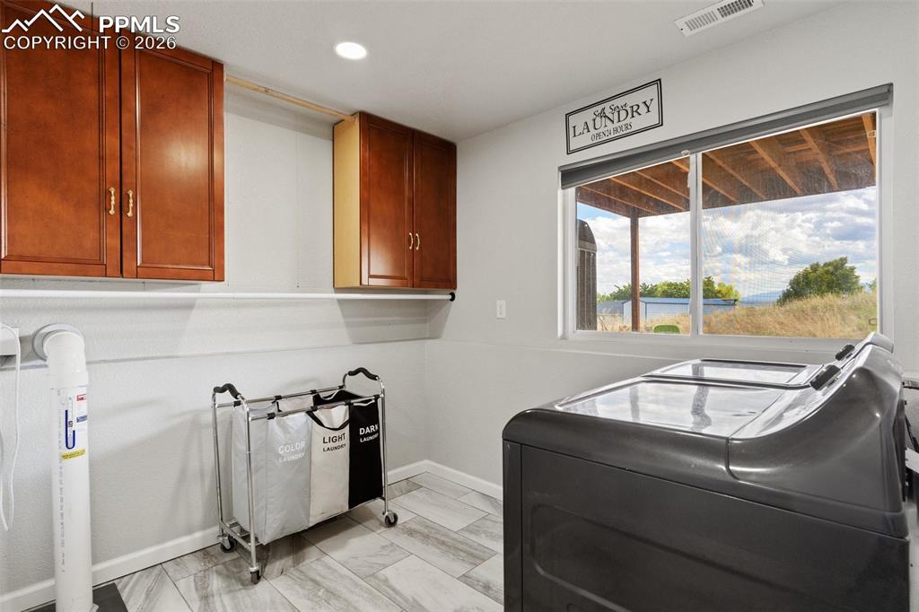 Image 22 of 27: Laundry