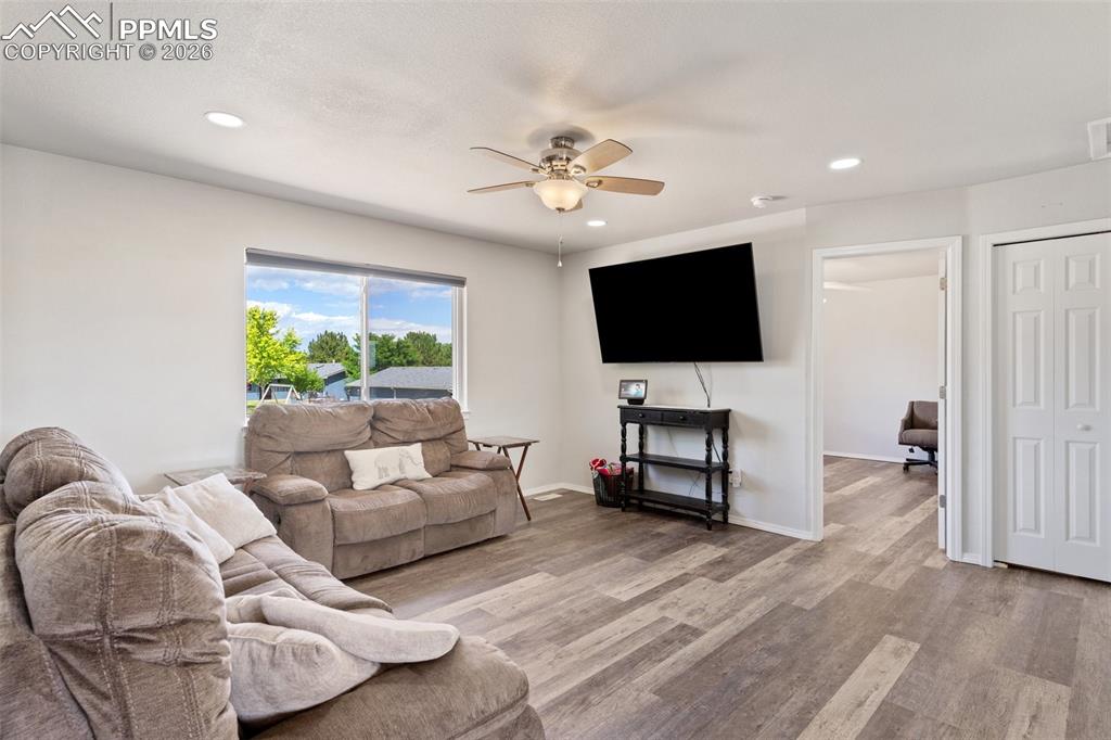 Image 3 of 27: Living Room