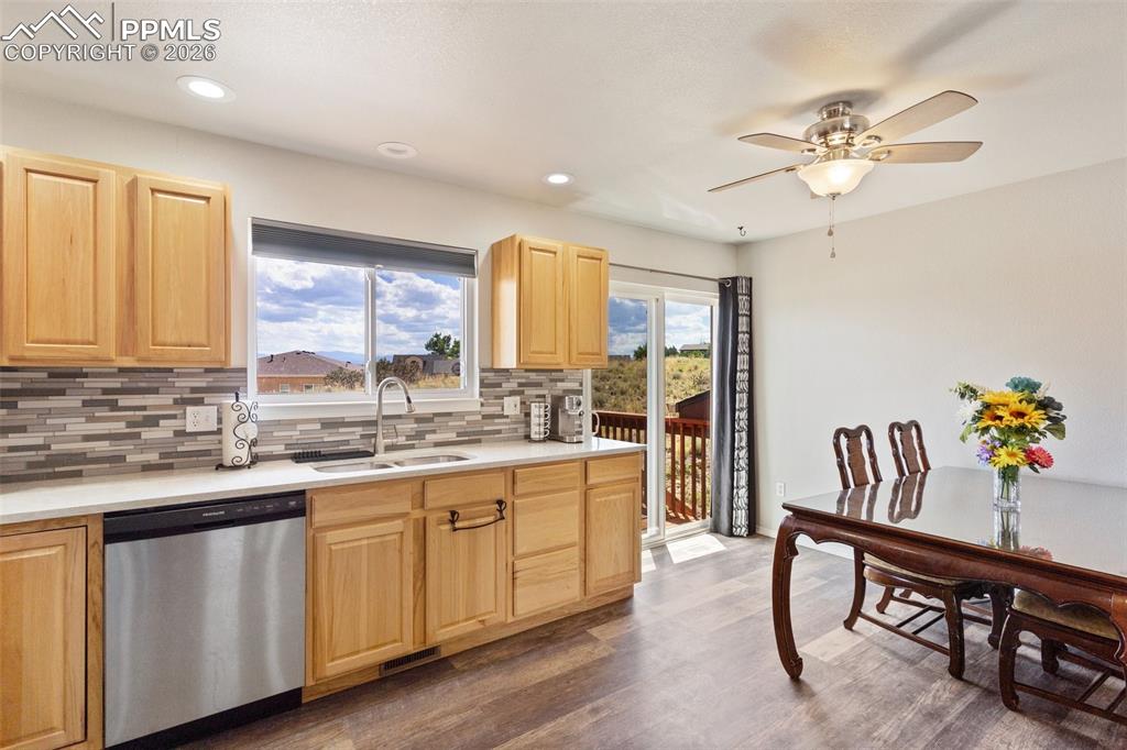 Image 7 of 27: Kitchen