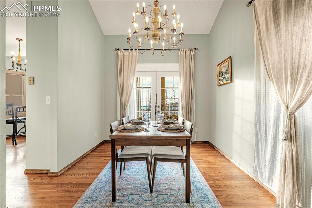 Image 12 of 50: Dining Area