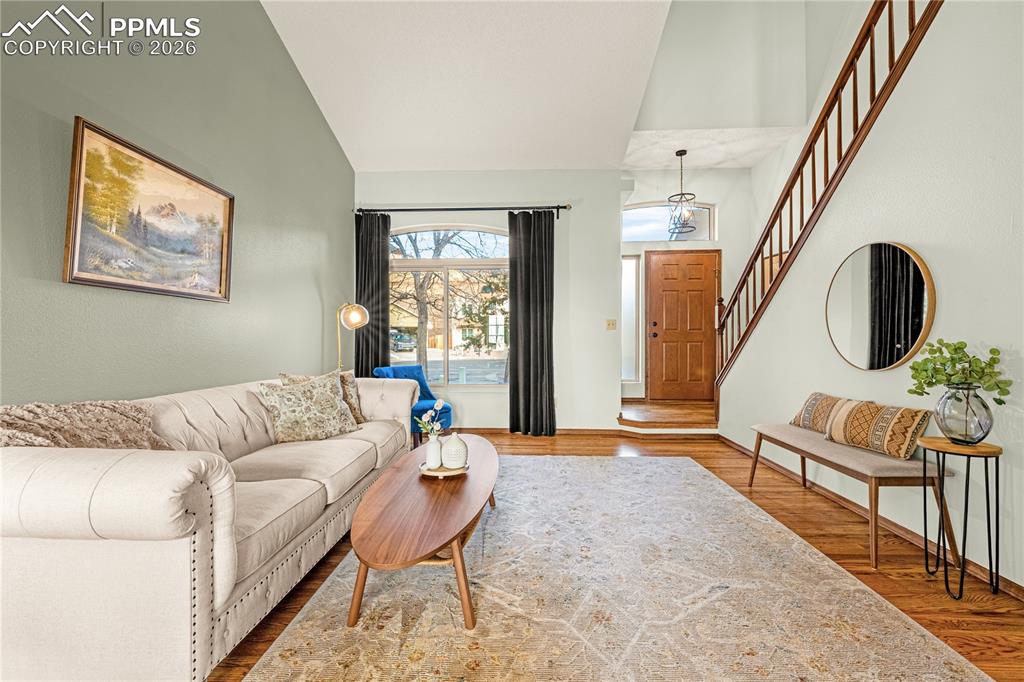 Image 13 of 50: entry living