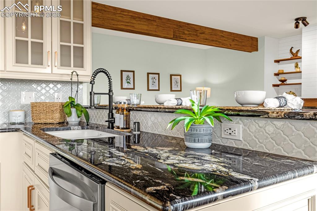 Image 18 of 50: Luxurious finishes throughout