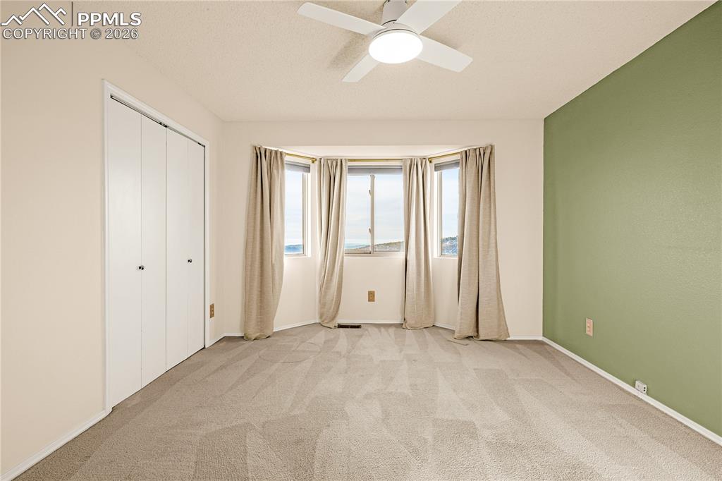 Image 30 of 50: Bedroom