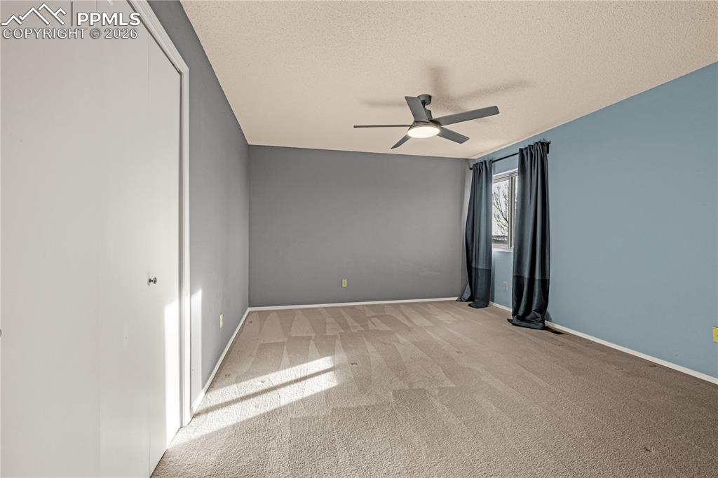 Image 31 of 50: Bedroom