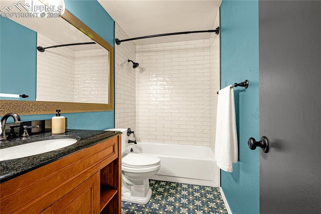 Image 37 of 50: Bathroom