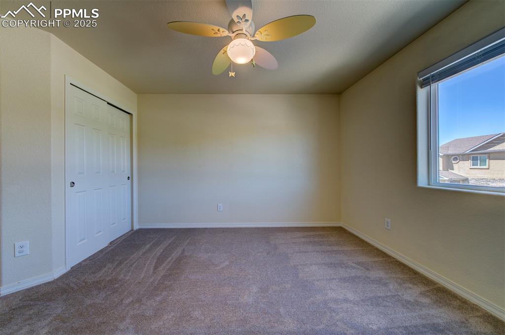 Image 18 of 30: Bedroom