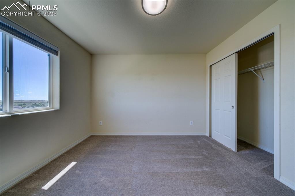 Image 20 of 30: Bedroom