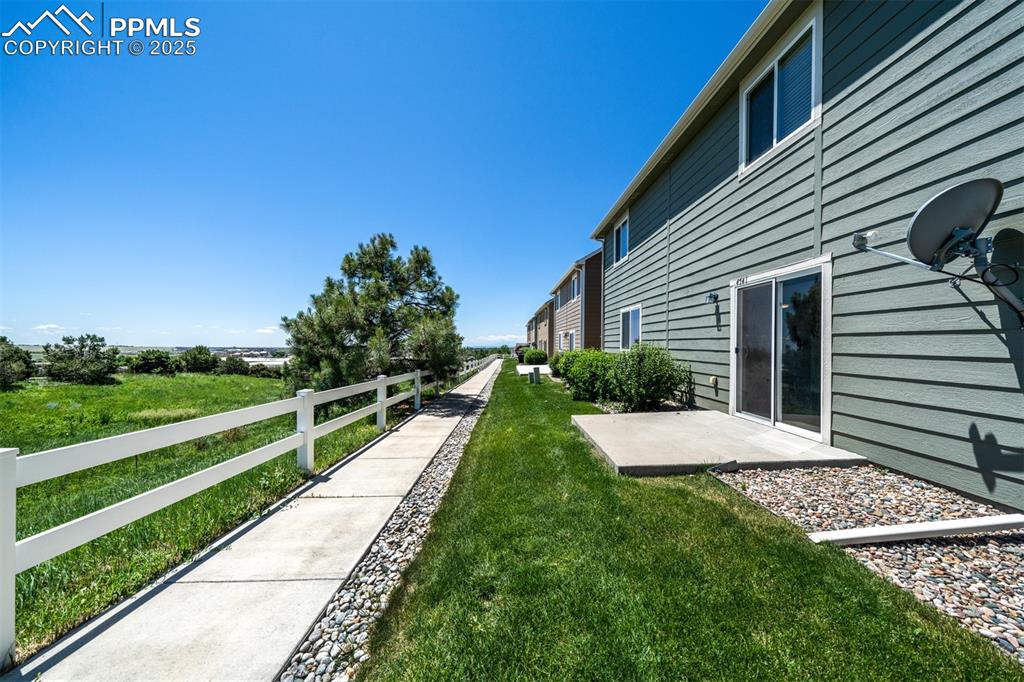 Image 29 of 30: Yard