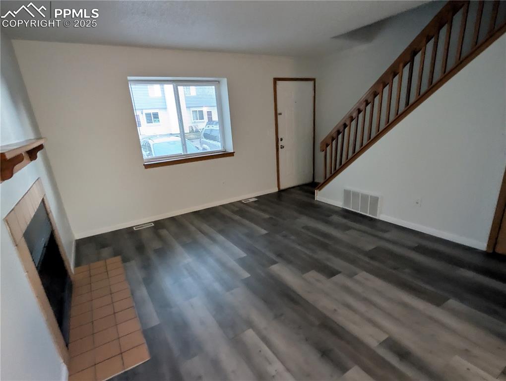 Image 5 of 13: Living Room