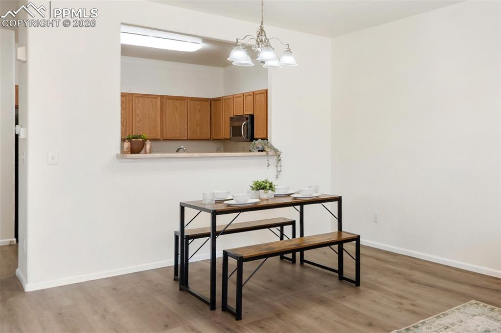 Image 11 of 37: Dining Area