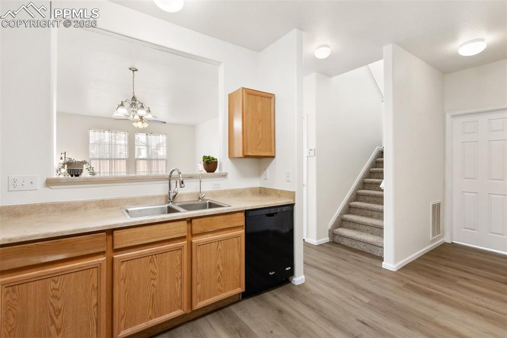 Image 14 of 37: Kitchen