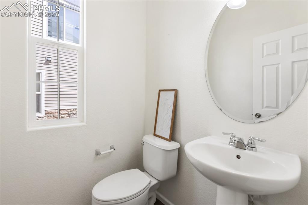 Image 16 of 37: Bathroom