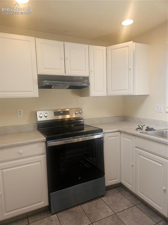 Image 10 of 11: Kitchen