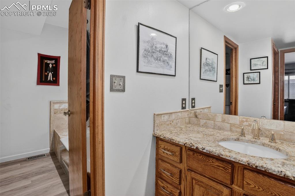 Image 19 of 29: Bathroom