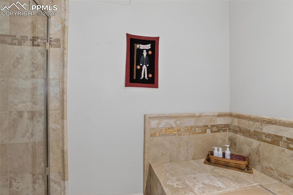 Image 20 of 29: Bathroom