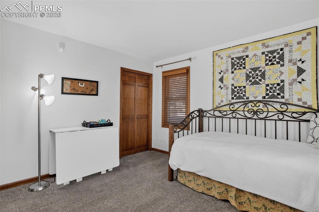 Image 22 of 29: Bedroom