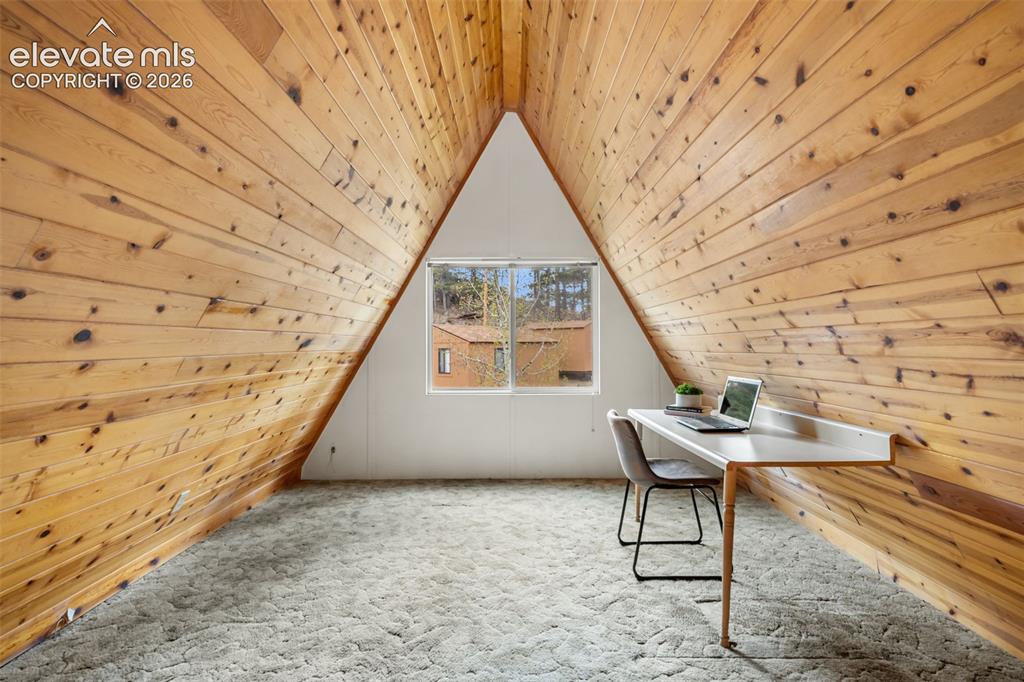 Image 17 of 32: Loft