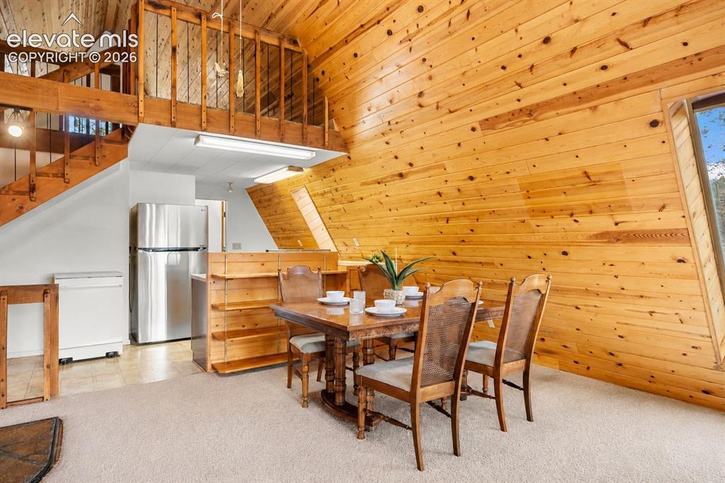 Image 8 of 32: Dining Area
