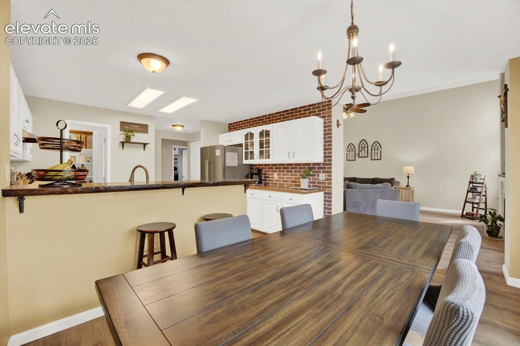 Image 15 of 40: Dining Area