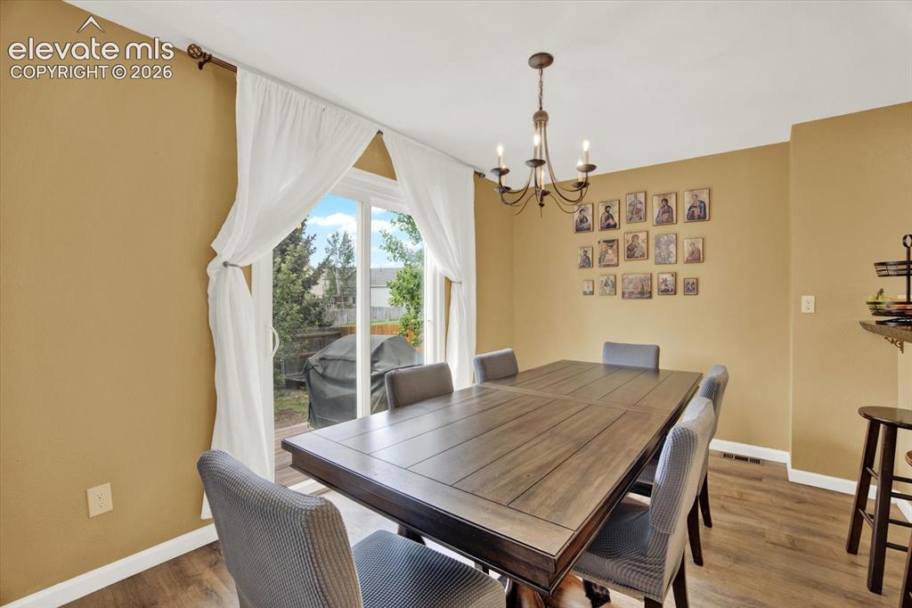 Image 16 of 40: Dining Area