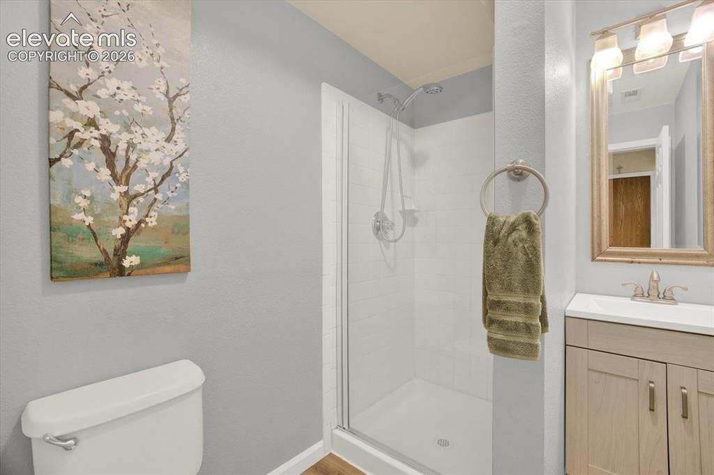 Image 17 of 40: Bathroom