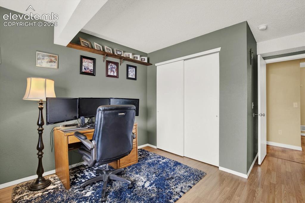 Image 19 of 40: Office