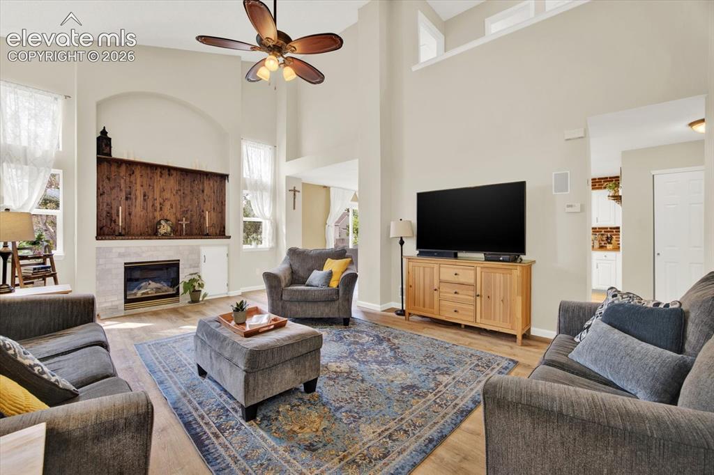 Image 5 of 40: Living Room