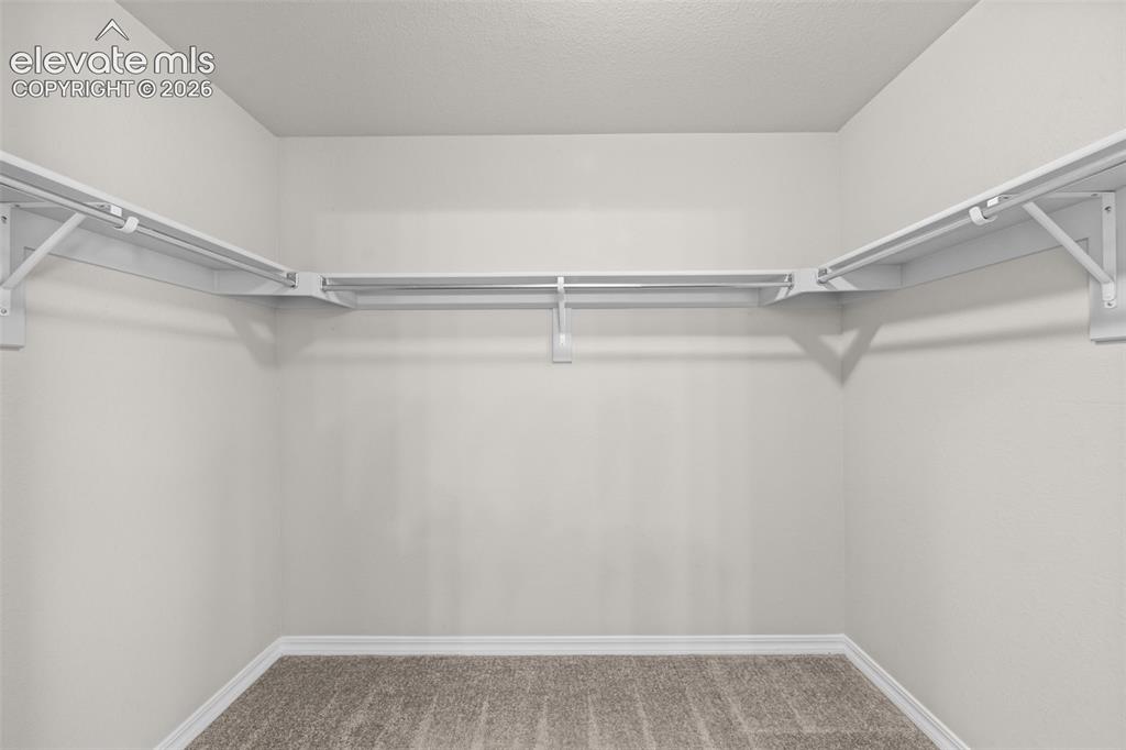 Image 15 of 31: Closet